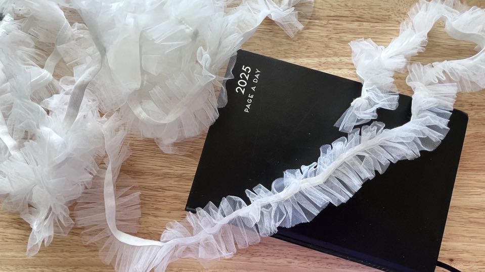 2 meters / 5.5cm / Off White / Elastic Lace Trim LF031