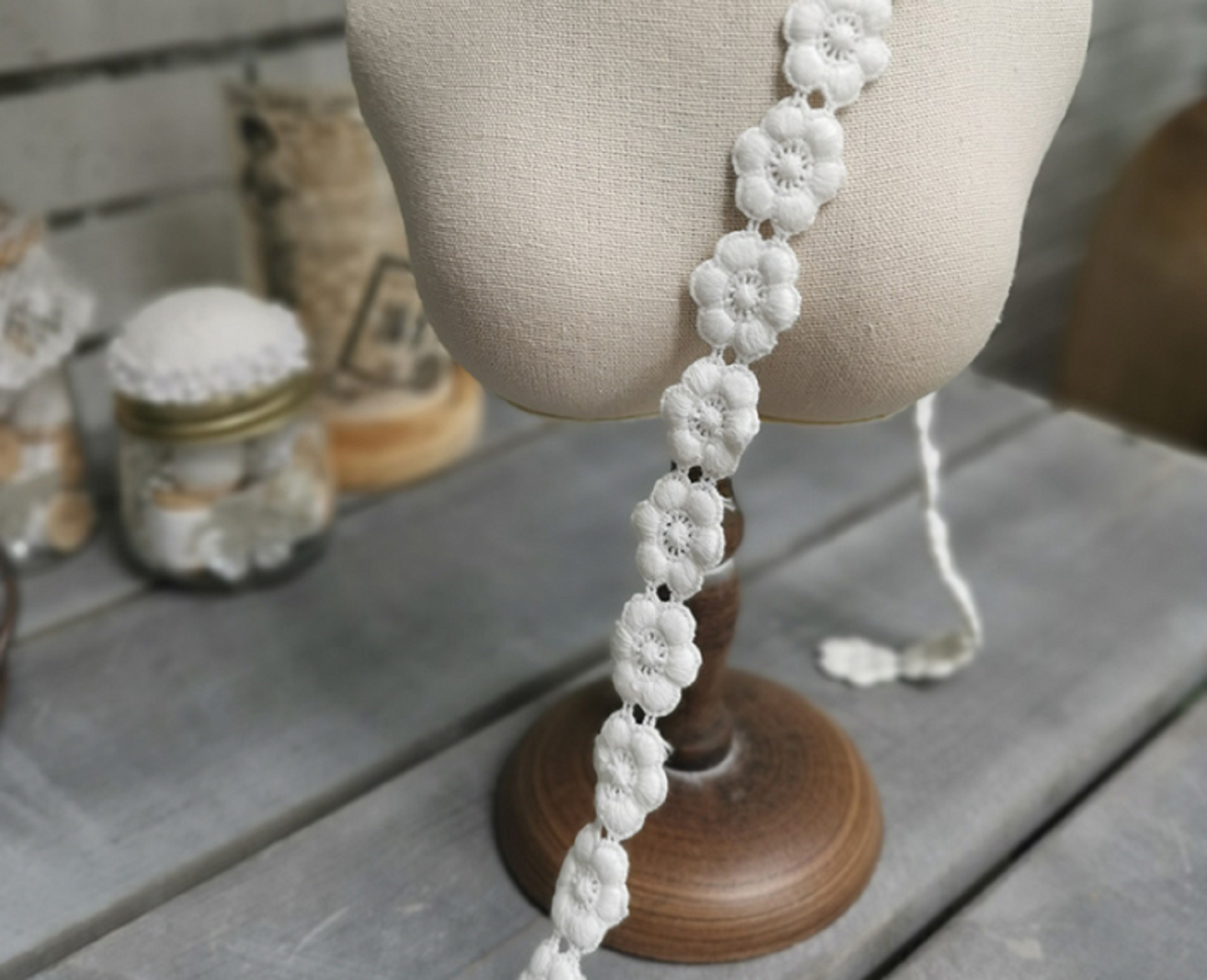 3 Meters / 2cm / Off White / Flower Lace Trim LF041