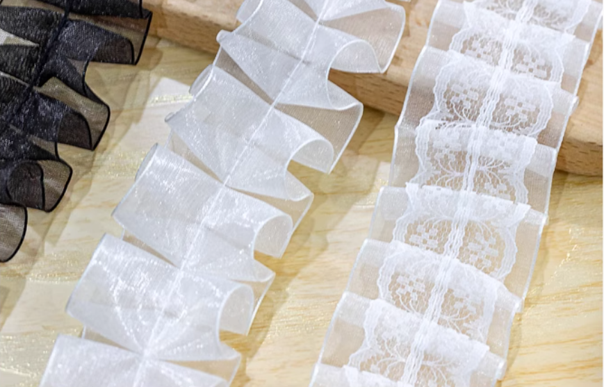 3 Meters / 4cm / Off White, Black / Lace Trim LF100