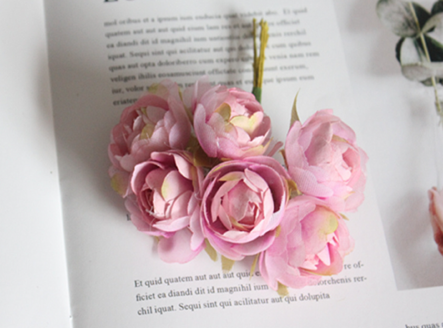 30 Pcs / 4cm Artificial Flowers SF012