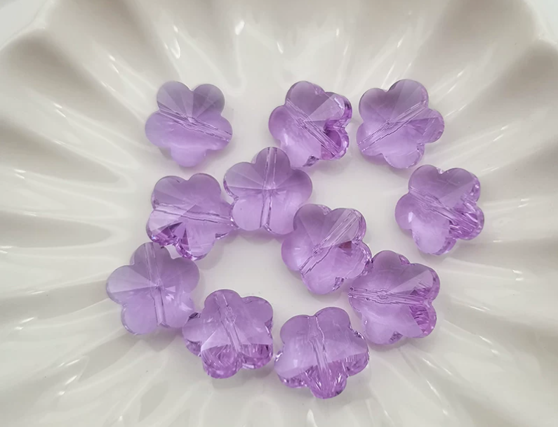 (Y232) 10 Pcs / 14mm / Quality Triangle Crystal Glass Beads, DIY Jewellery Making