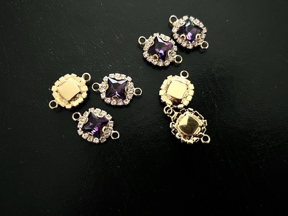 (C050G) 10 Pcs / 14mm / Gold Base Rhinestone Square Connector