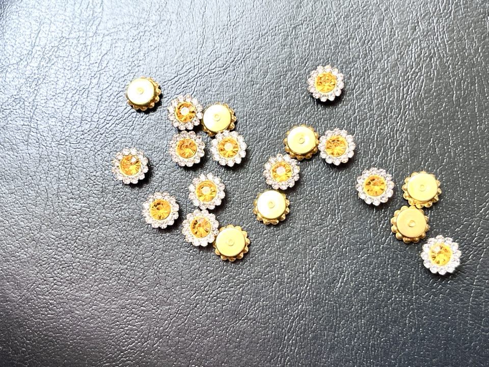 50, 100 Pcs / 10mm / Gold Sew On Rhinestones S10G