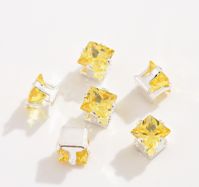 40 pcs / Square Glass Sew-On Crystals, Jewellery Making S70
