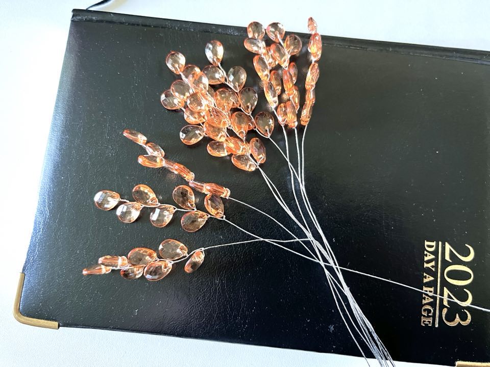 10 Stems / Crystal Bead Leaf Spray FS21S