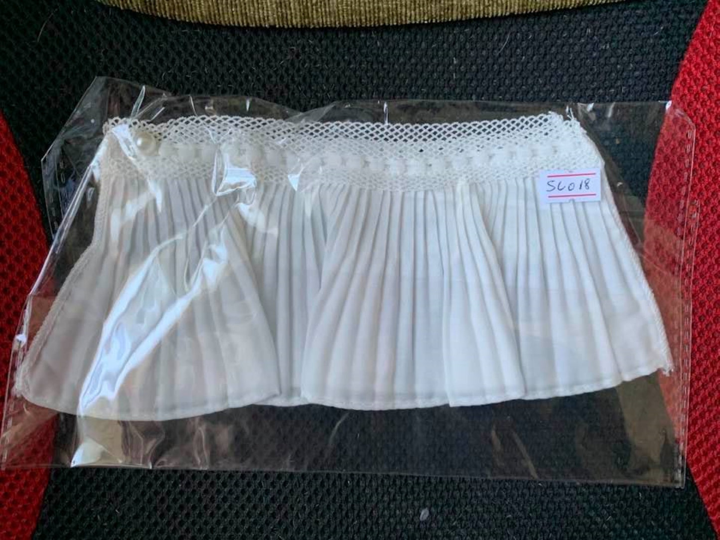 1 pair / Off White, Black / Fake Lace Sleeve Cuffs, False Wrist Cuffs, Removable Wrist Cuffs SC018(K)