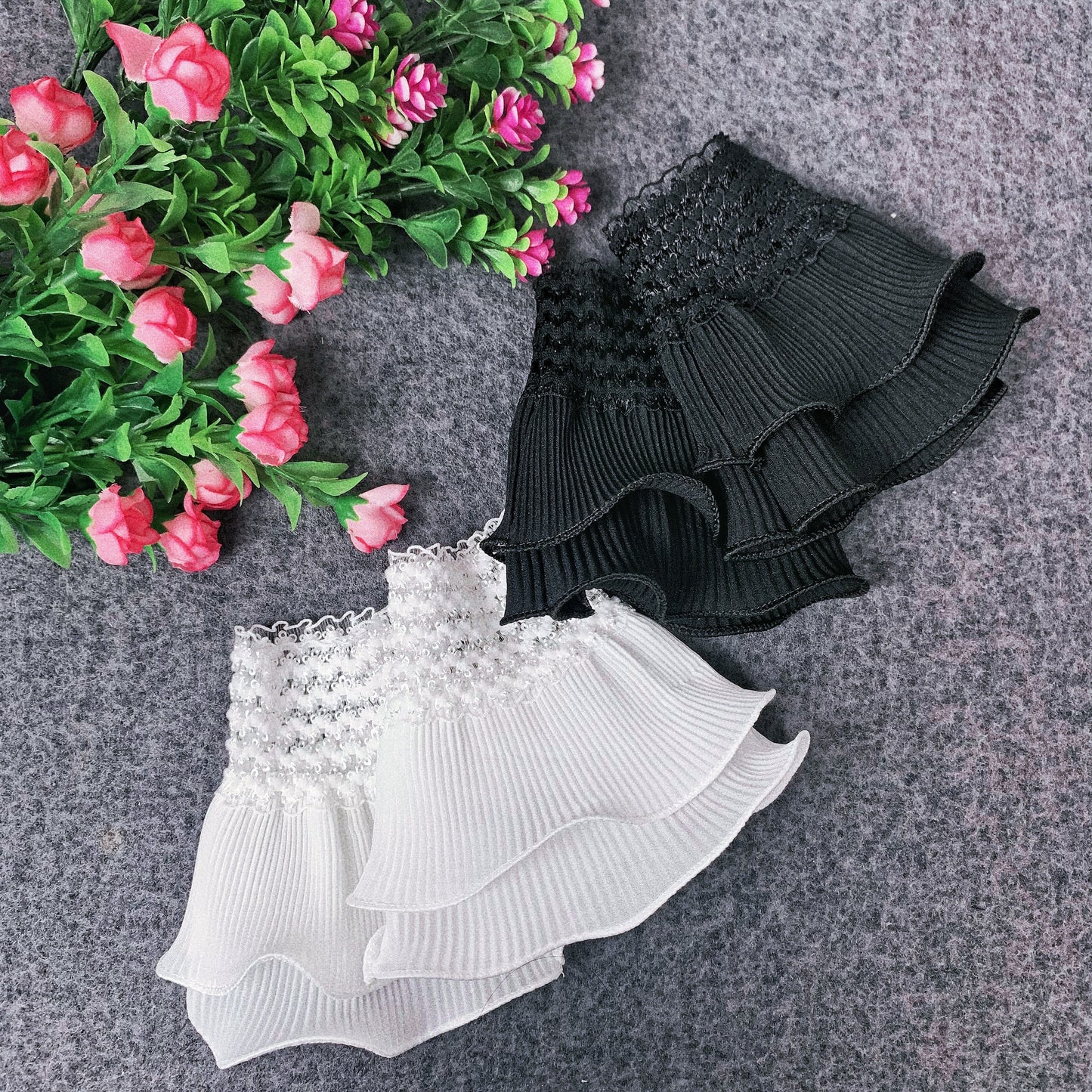 1 pair / Off White, Black / Fake Lace Sleeve Cuffs, False Wrist Cuffs, Removable Wrist Cuffs SC507(W)