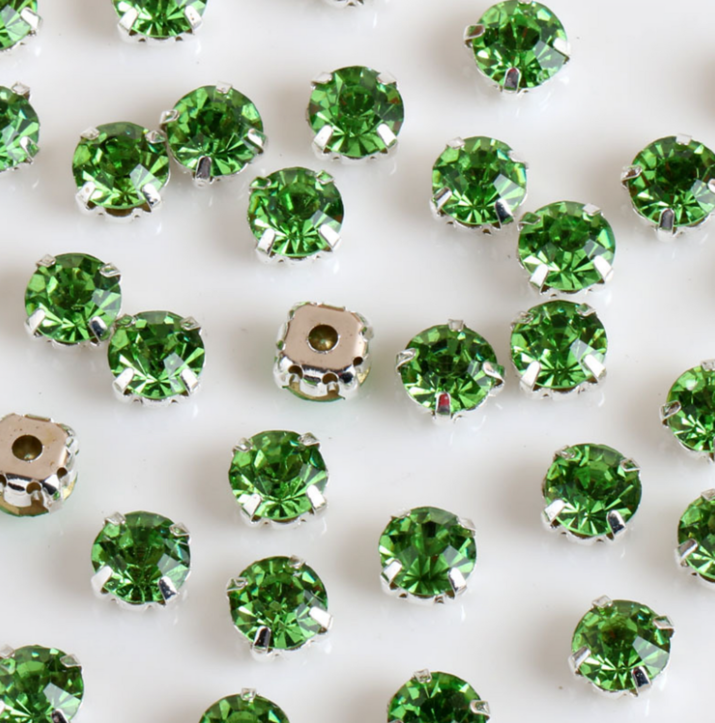 (S31S) 100 Pcs / 4mm / Sew On Silver Colour Base Rhinestones