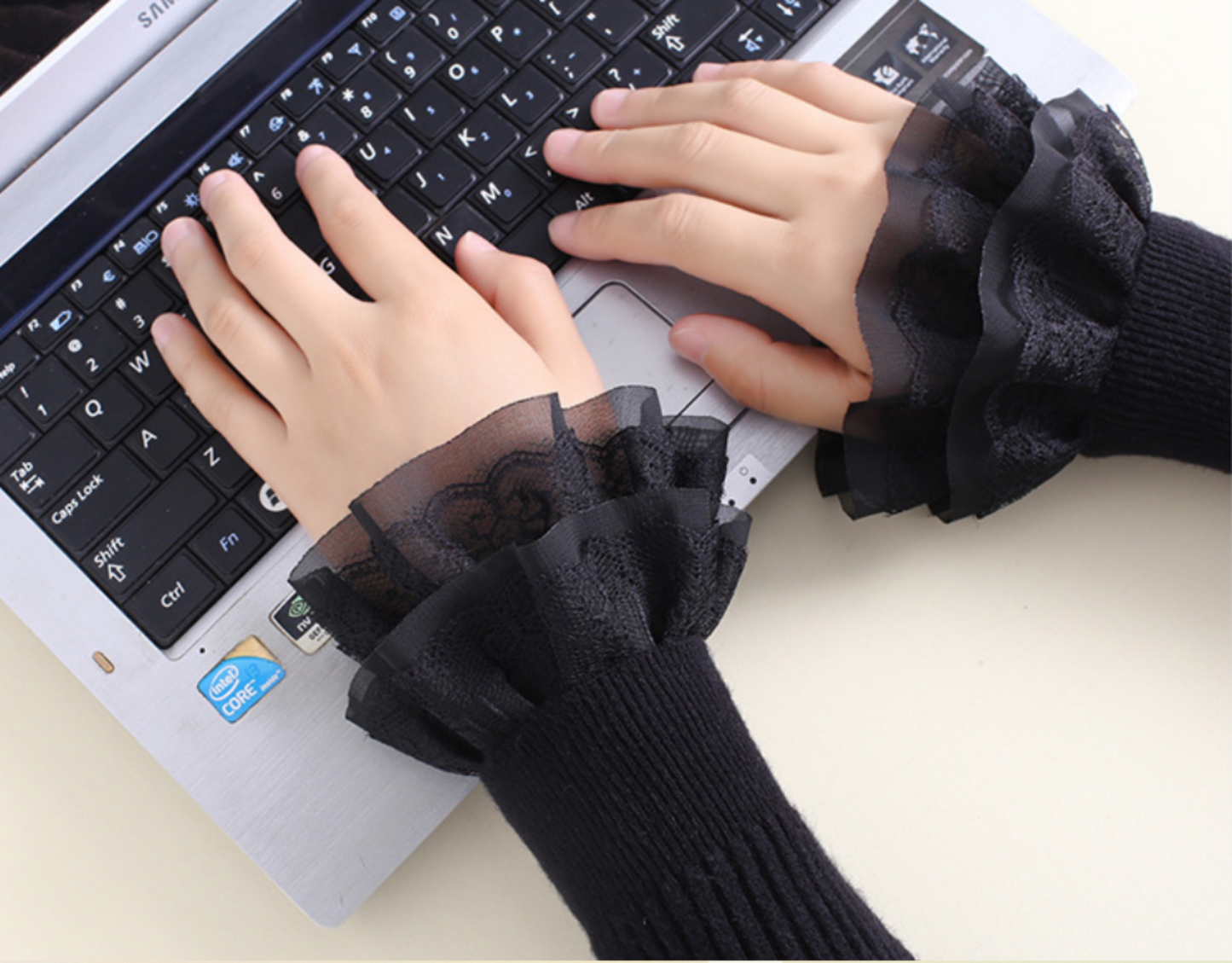 2 pcs / Off White, Black, Fake Sleeve Cuffs, False Wrist Cuffs, Removable Wrist Cuffs SC09(M)