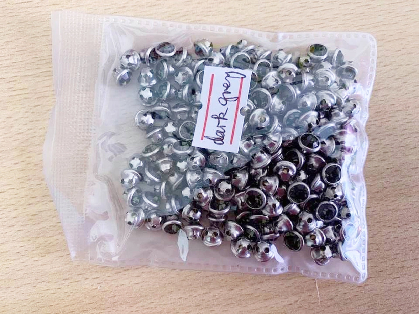 (S64S) 50 Pcs / 5mm / Sew On Silver No Claw Round Rhinestone