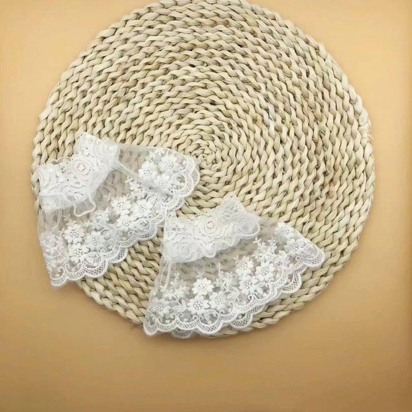 2 pcs / Off White Fake Lace Sleeve Cuffs, False Wrist Cuffs, Removable Wrist Cuffs SC043(W)