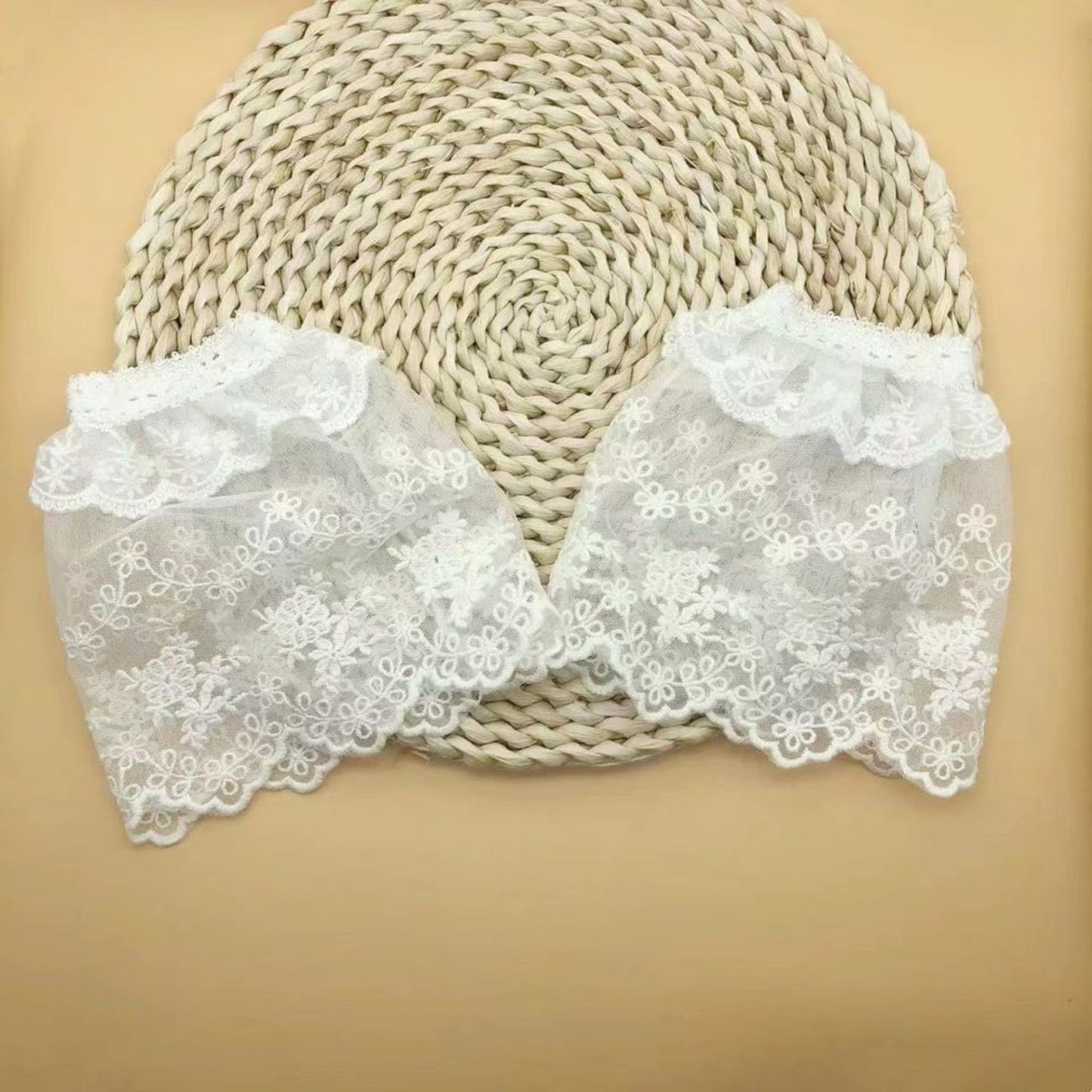 2 pcs / Off White Fake Lace Sleeve Cuffs, False Wrist Cuffs, Removable Wrist Cuffs SC046(W)