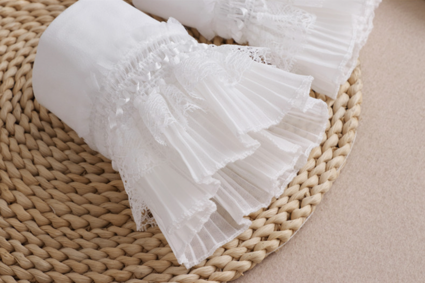 1 pair / Off White, Black / Fake Lace Sleeve Cuffs, False Wrist Cuffs, Removable Wrist Cuffs SC049(K)