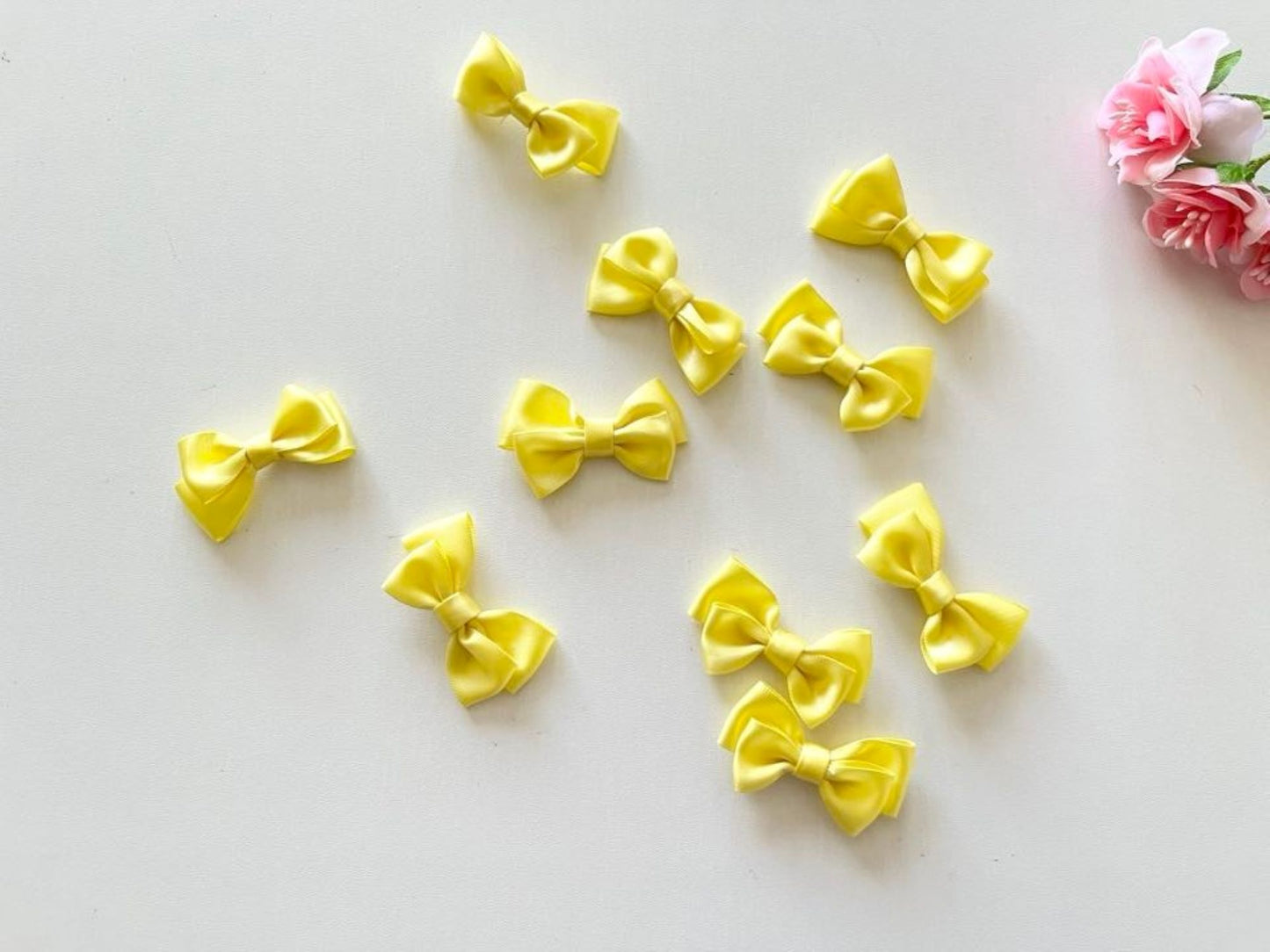 5cm x 2cm / 30 pieces Mixed Mini Satin Bows BW001