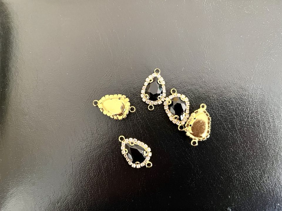 (C051G)  10 Pcs / Gold Base Rhinestone Teardrop Connector