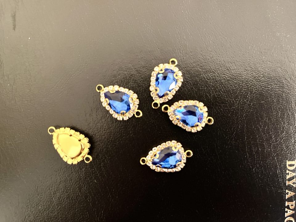 (C051G)  10 Pcs / Gold Base Rhinestone Teardrop Connector