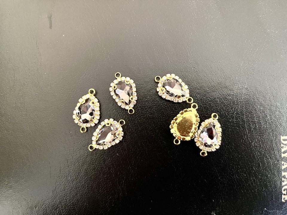 (C051G)  10 Pcs / Gold Base Rhinestone Teardrop Connector