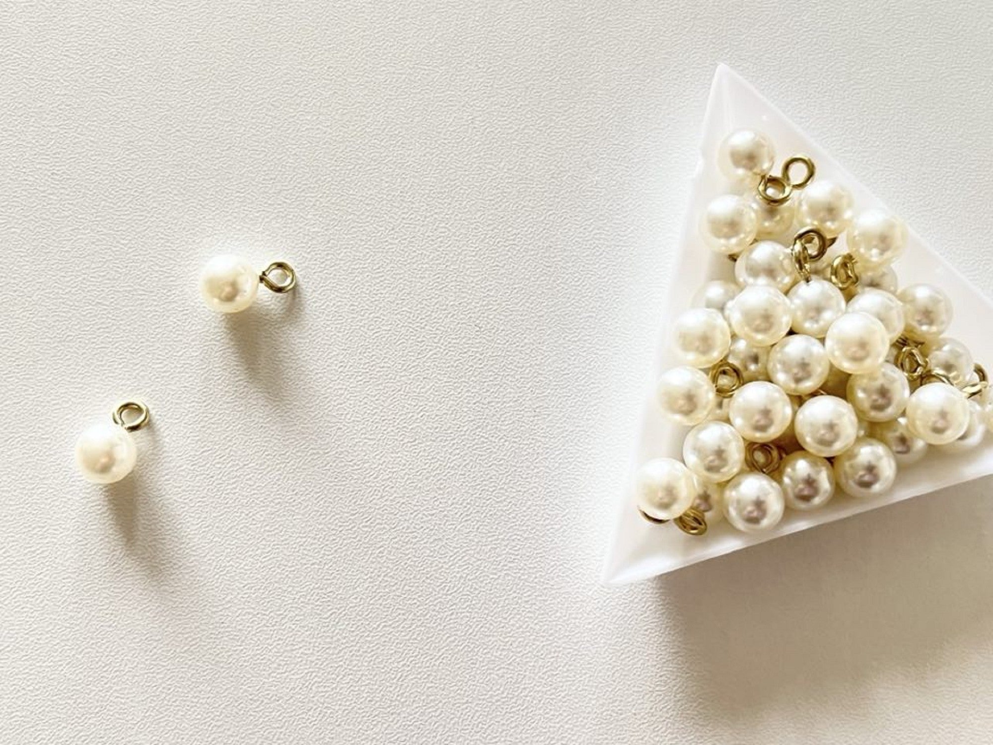 20 pcs / 8mm /Single Loop Pearl Beads Charms P063