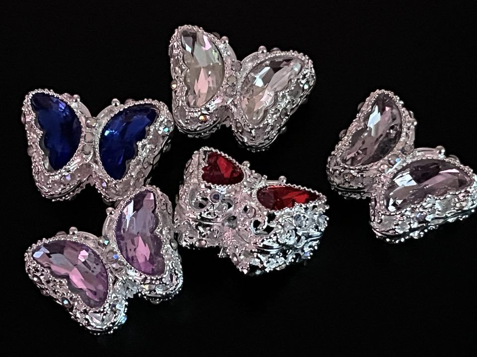 ( Y41S) 2 Pcs / 2.5cm / Silver Base straight Hole Crystal Butterfly Beads