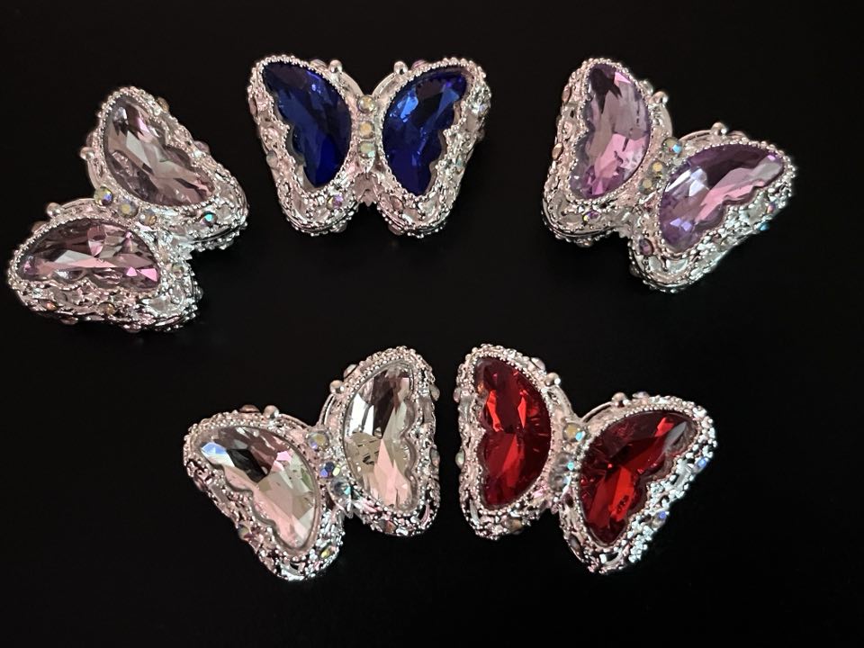 ( Y41S) 2 Pcs / 2.5cm / Silver Base straight Hole Crystal Butterfly Beads
