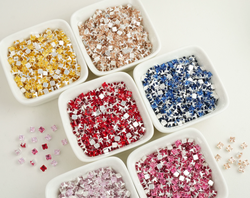 25 pcs / Silver Plated Square Glass Sew-On Crystals, Jewellery Making S70