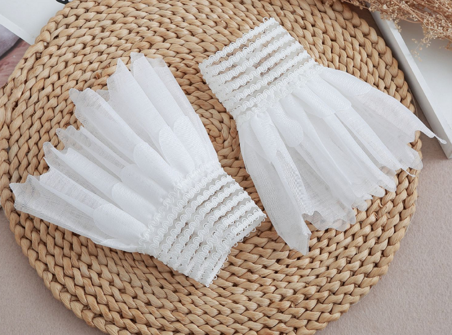 1 pair / Off White / Fake Lace Sleeve Cuffs, False Wrist Cuffs, Removable Wrist Cuffs  SC084(K)