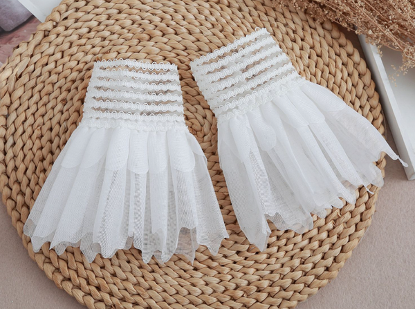 1 pair / Off White / Fake Lace Sleeve Cuffs, False Wrist Cuffs, Removable Wrist Cuffs  SC084(K)