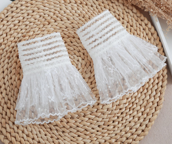 1 pair / Off White / Fake Lace Sleeve Cuffs, False Wrist Cuffs, Removable Wrist Cuffs  SC083(K)