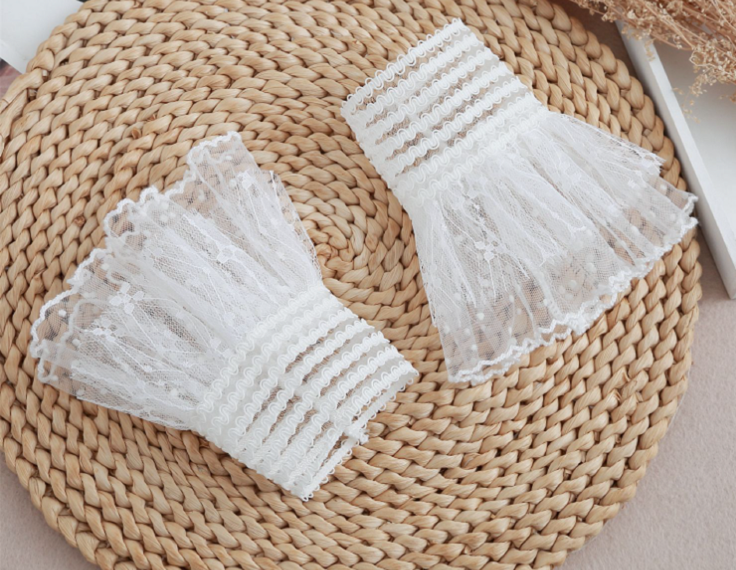 1 pair / Off White / Fake Lace Sleeve Cuffs, False Wrist Cuffs, Removable Wrist Cuffs  SC083(K)