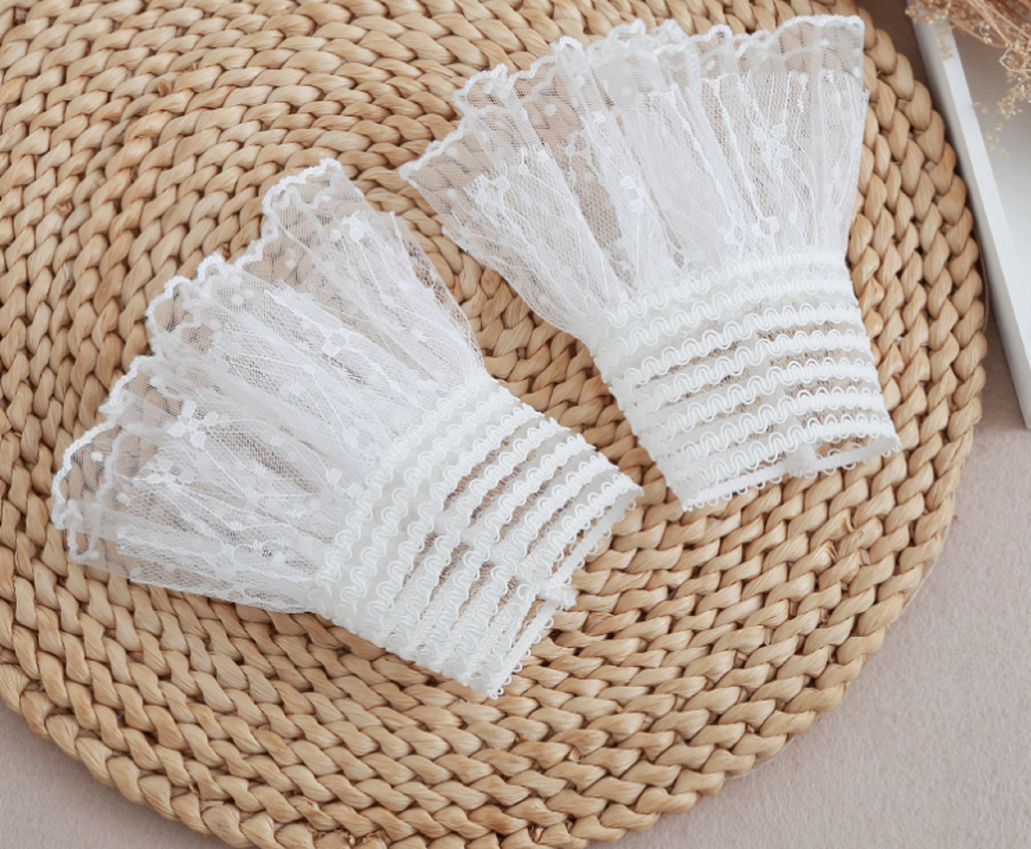 1 pair / Off White / Fake Lace Sleeve Cuffs, False Wrist Cuffs, Removable Wrist Cuffs  SC083(K)