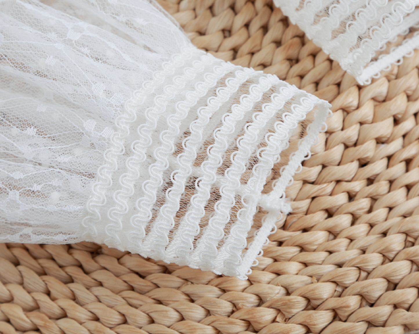 1 pair / Off White / Fake Lace Sleeve Cuffs, False Wrist Cuffs, Removable Wrist Cuffs  SC083(K)