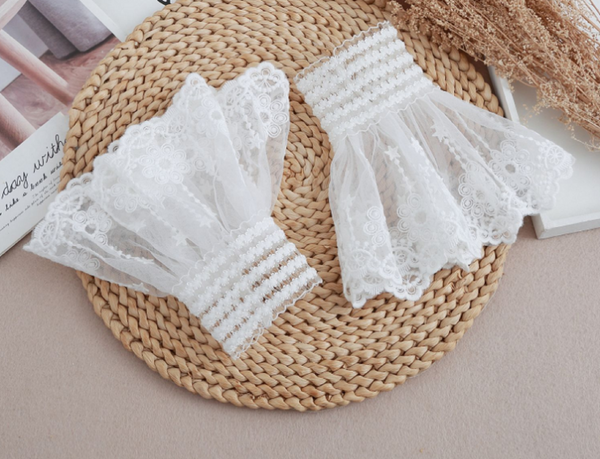 1 pair / Off White / Fake Lace Sleeve Cuffs, False Wrist Cuffs, Removable Wrist Cuffs  SC005(K)