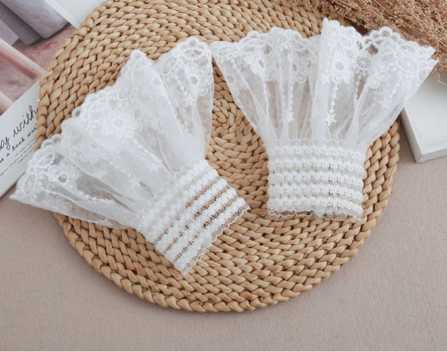 1 pair / Off White / Fake Lace Sleeve Cuffs, False Wrist Cuffs, Removable Wrist Cuffs  SC005(K)