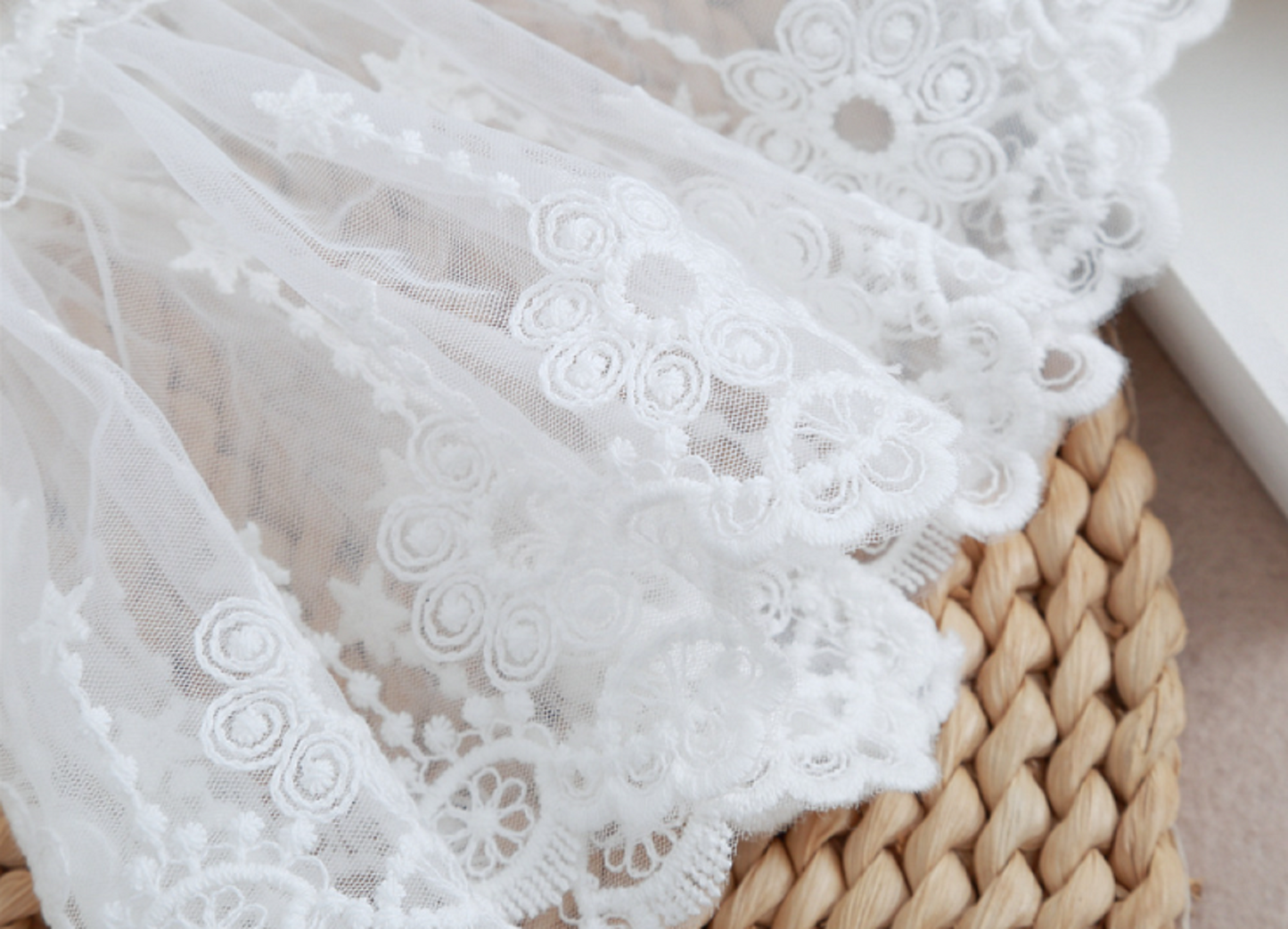 1 pair / Off White / Fake Lace Sleeve Cuffs, False Wrist Cuffs, Removable Wrist Cuffs  SC005(K)