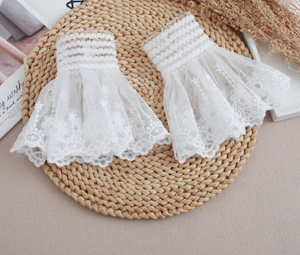 1 pair / Off White / Fake Lace Sleeve Cuffs, False Wrist Cuffs, Removable Wrist Cuffs  SC005(K)