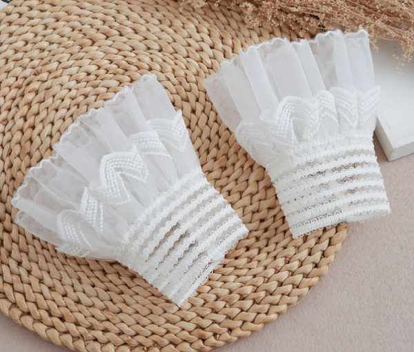 1 pair / Off White / Fake Lace Sleeve Cuffs, False Wrist Cuffs, Removable Wrist Cuffs  SC007(K)