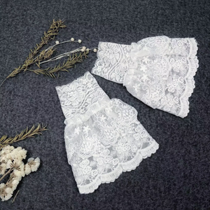 1 pair / Off White / Fake Lace Sleeve Cuffs, False Wrist Cuffs, Removable Wrist Cuffs  SC052(W)