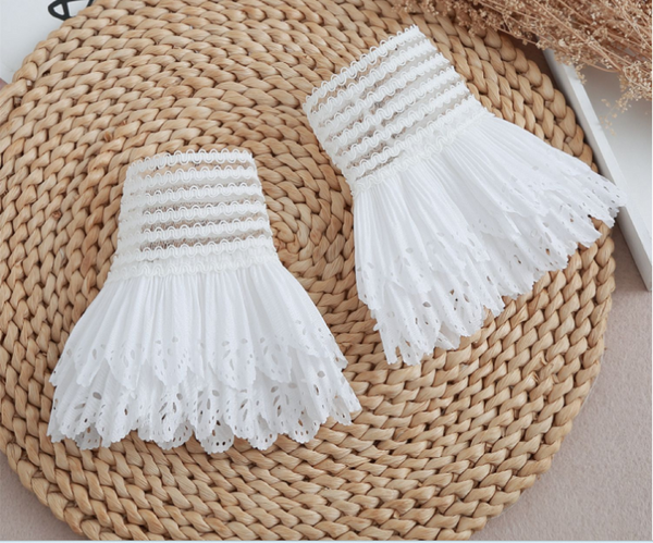 1 pair / Off White / Fake Lace Sleeve Cuffs, False Wrist Cuffs, Removable Wrist Cuffs  SC523(K)