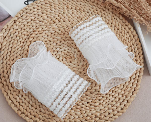 1 pair / Off White / Fake Lace Sleeve Cuffs, False Wrist Cuffs, Removable Wrist Cuffs  SC624(K)