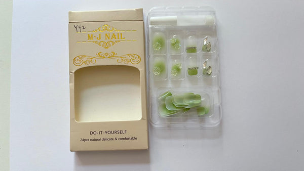 24 pcs / Press On Nails with box Y92