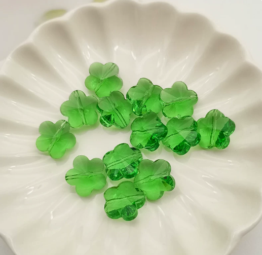(Y232)  10 Pcs / 14mm / Quality Triangle Crystal Glass Beads, DIY Jewellery Making