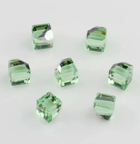10 pcs / 8mm No Hole Faceted Glass Square Cut Beads