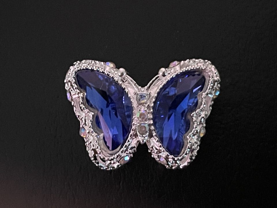 ( Y41S) 2 Pcs / 2.5cm / Silver Base straight Hole Crystal Butterfly Beads
