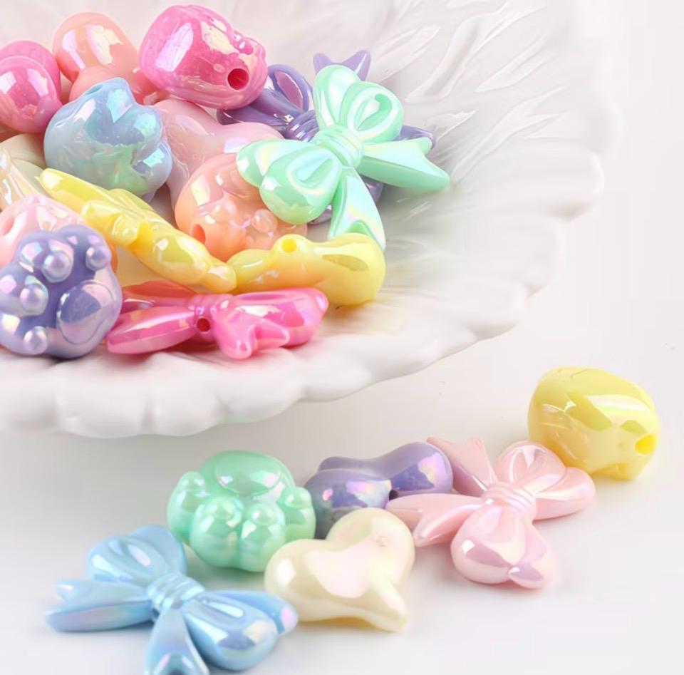 20 pieces / Coloured Mixed Random Bow Beads
