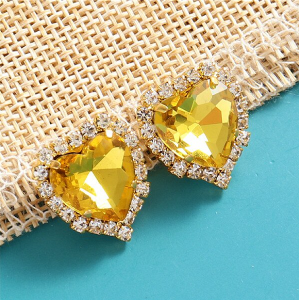 10 Pcs / 8mm / Gold Base Sew On Rhinestone Heart C17G