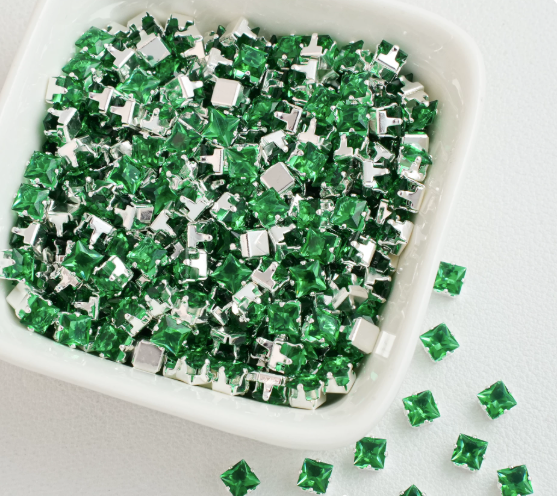 25 pcs / Silver Plated Square Glass Sew-On Crystals, Jewellery Making S70
