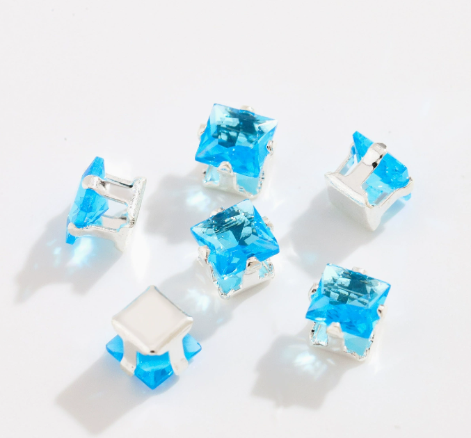 40 pcs / Square Glass Sew-On Crystals, Jewellery Making S70