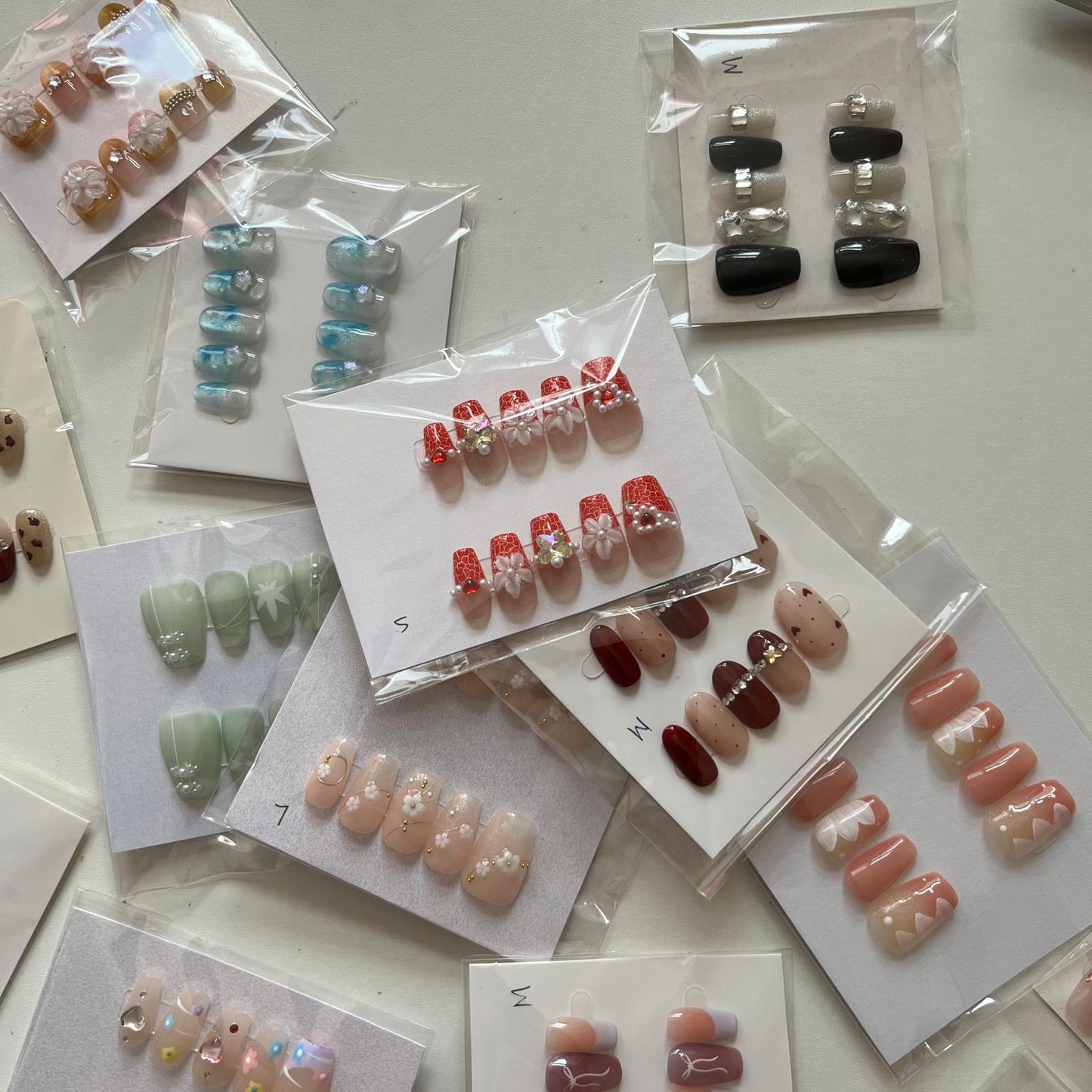 (2.99 Live) 1 set Random Press on Nails without tool