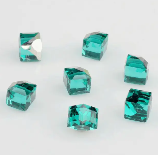 10 pcs / 8mm No Hole Faceted Glass Square Cut Beads