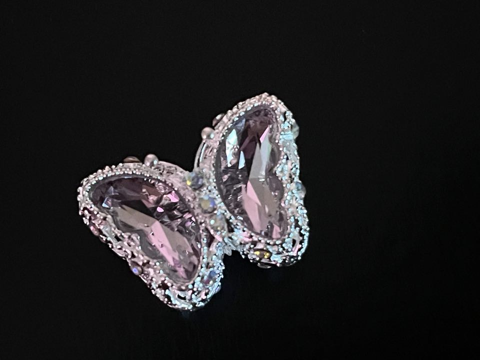 ( Y41S) 2 Pcs / 2.5cm / Silver Base straight Hole Crystal Butterfly Beads